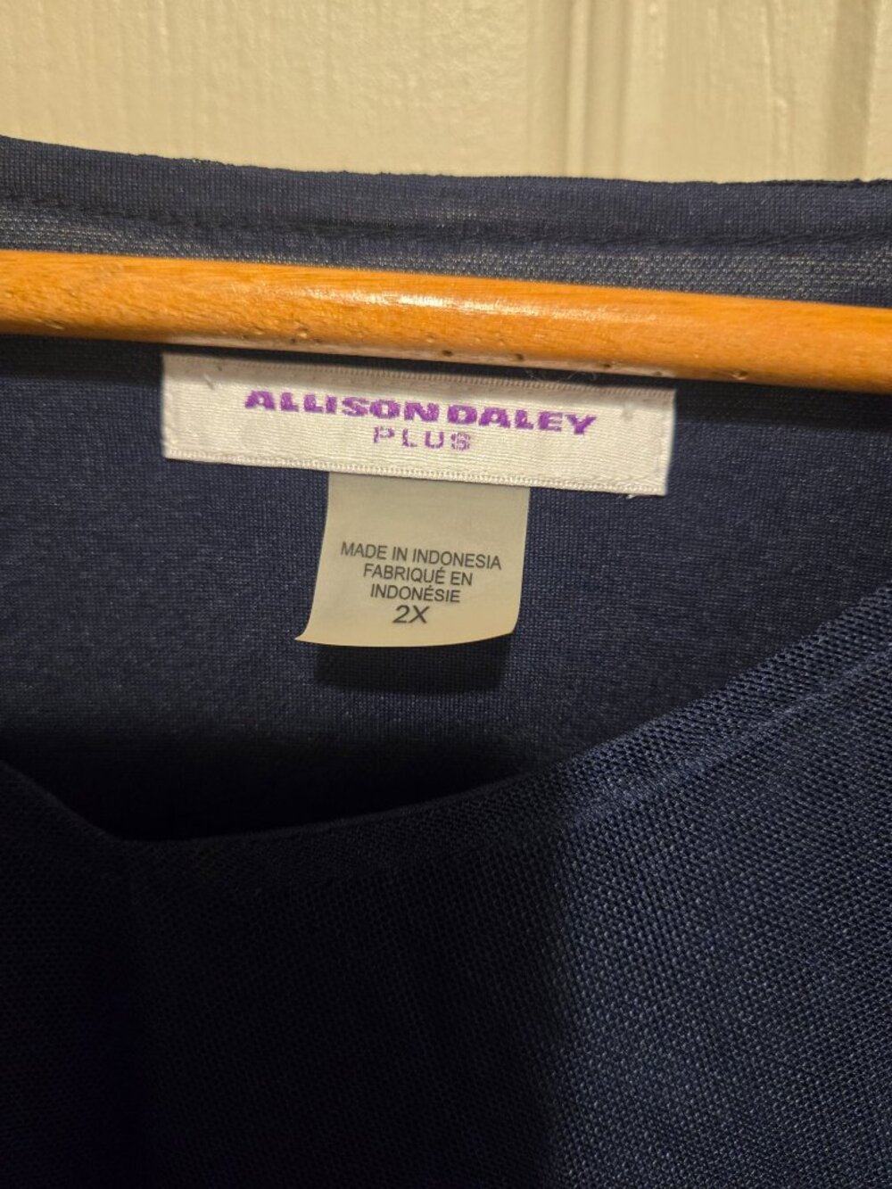 Allison Daly Embroidered Navy Floral Top - Plus sz 2X - Picture 3 of 5
